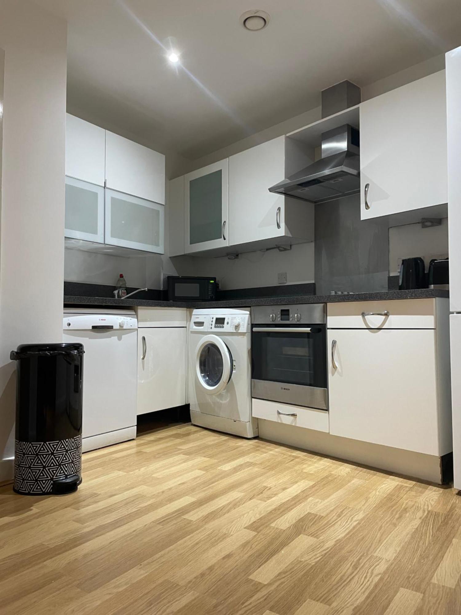 Entire Town Centre 2 Bedroom Apartment Very Close To Beach Bournemouth Zewnętrze zdjęcie