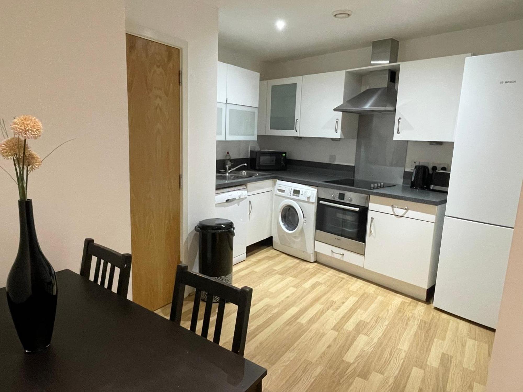 Entire Town Centre 2 Bedroom Apartment Very Close To Beach Bournemouth Zewnętrze zdjęcie